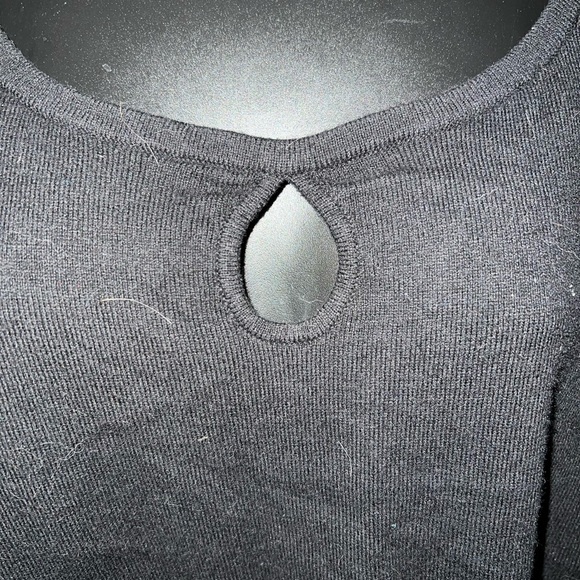 Peter Nygard Keyhole Sweater - Picture 3 of 10
